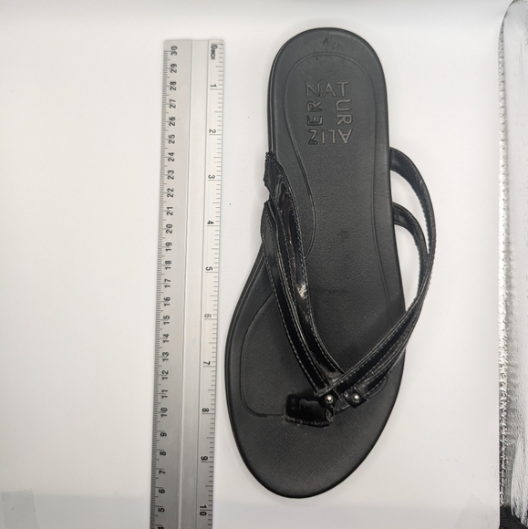 Ladies size 7 Naturalizer flip flops - Picture 4 of 4